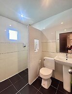 The leaf&pool hostel