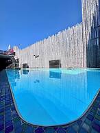 The leaf&pool hostel