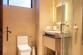 Krishna Courtyard Hotel And Convention
