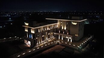 Krishna Courtyard Hotel And Convention