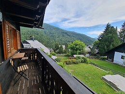 Apartment With Mountain Views