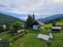 Apartment With Mountain Views