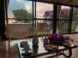 Les Bougainvilliers GuestHouse by Hansa