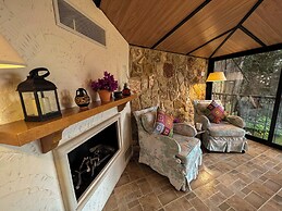 Les Bougainvilliers GuestHouse by Hansa