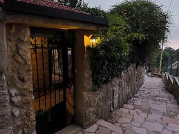 Les Bougainvilliers GuestHouse by Hansa