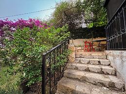 Les Bougainvilliers GuestHouse by Hansa