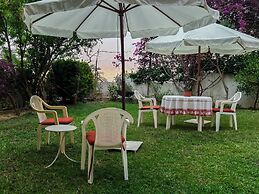 Les Bougainvilliers GuestHouse by Hansa