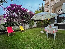 Les Bougainvilliers GuestHouse by Hansa