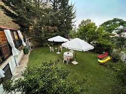 Les Bougainvilliers GuestHouse by Hansa