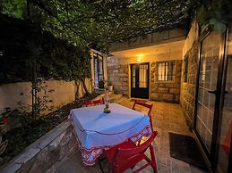 Les Bougainvilliers GuestHouse by Hansa