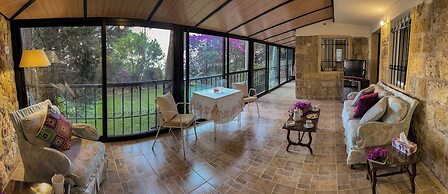 Les Bougainvilliers GuestHouse by Hansa