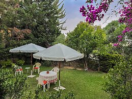 Les Bougainvilliers GuestHouse by Hansa