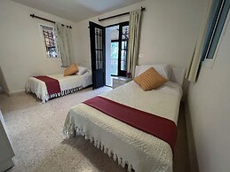 Les Bougainvilliers GuestHouse by Hansa