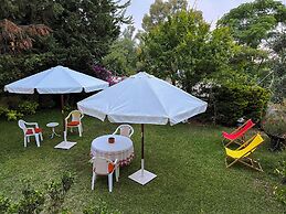 Les Bougainvilliers GuestHouse by Hansa