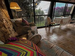 Les Bougainvilliers GuestHouse by Hansa