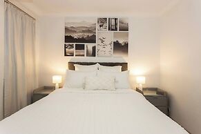 Luxurious Manly Retreat With Beachside Bliss