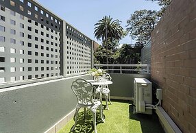 Luxurious Manly Retreat With Beachside Bliss