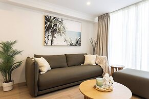 Luxurious Manly Retreat With Beachside Bliss
