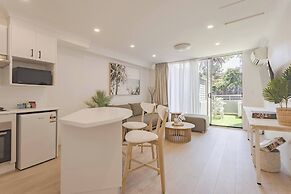 Luxurious Manly Retreat With Beachside Bliss