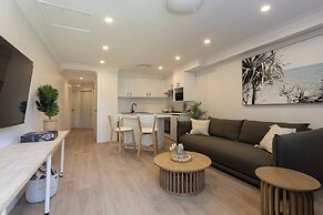 Luxurious Manly Retreat With Beachside Bliss