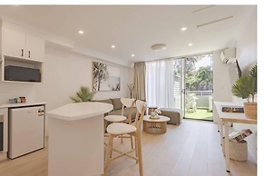 Luxurious Manly Retreat With Beachside Bliss