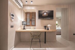 Apollonos 28 Luxury Suites