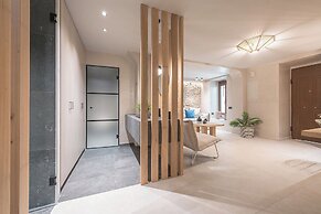 Apollonos 28 Luxury Suites