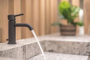 Apollonos 28 Luxury Suites