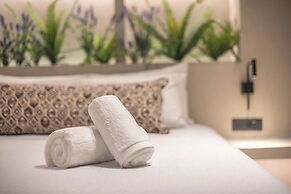 Apollonos 28 Luxury Suites