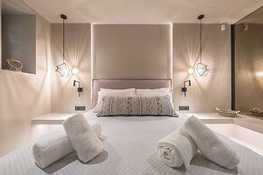 Apollonos 28 Luxury Suites