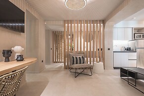 Apollonos 28 Luxury Suites