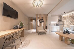 Apollonos 28 Luxury Suites