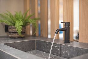 Apollonos 28 Luxury Suites