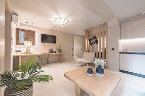 Apollonos 28 Luxury Suites