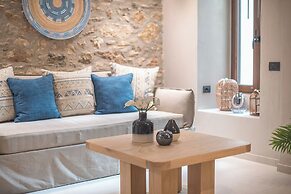 Apollonos 28 Luxury Suites