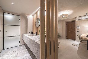 Apollonos 28 Luxury Suites