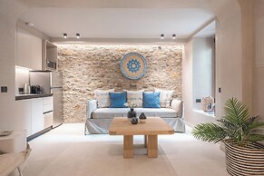 Apollonos 28 Luxury Suites