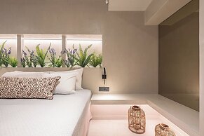 Apollonos 28 Luxury Suites
