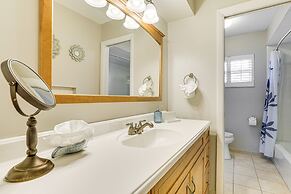 4 Mi to Lakes Park: Family Home in Fort Myers!