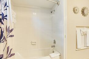 4 Mi to Lakes Park: Family Home in Fort Myers!