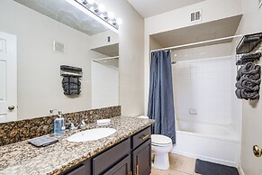 Walk to Papago Park: Condo in Phoenix