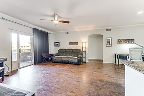 Walk to Papago Park: Condo in Phoenix