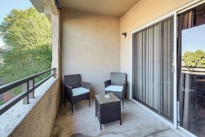 Walk to Papago Park: Condo in Phoenix