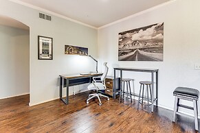 Walk to Papago Park: Condo in Phoenix