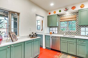 Gazebo, Patios & Grill: Colorful Tucson Retreat!
