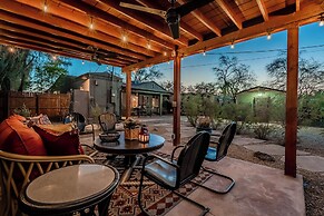 Gazebo, Patios & Grill: Colorful Tucson Retreat!