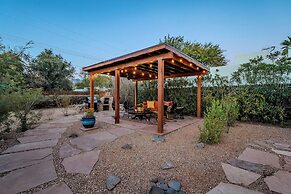 Gazebo, Patios & Grill: Colorful Tucson Retreat!