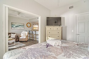 Short Walk to Bay & Ocean: Treasure Island Condo