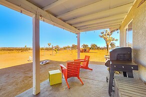 12 Mi to Joshua Tree NP: Desert Retreat w/ Views!