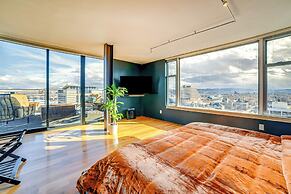 Luxe Dtwn Reno Penthouse ~ 3 Mi to Casinos!